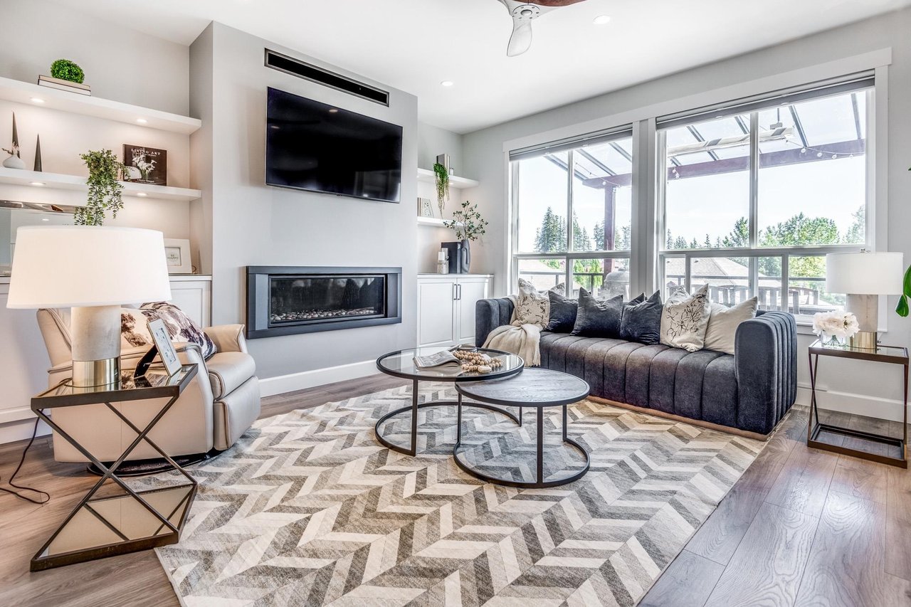 12 Greenleaf Dr