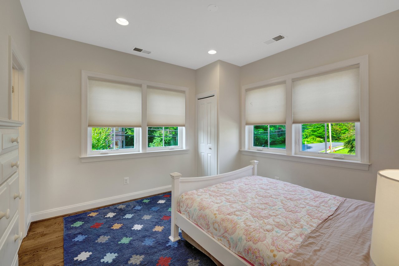 300 Jade Ct NW