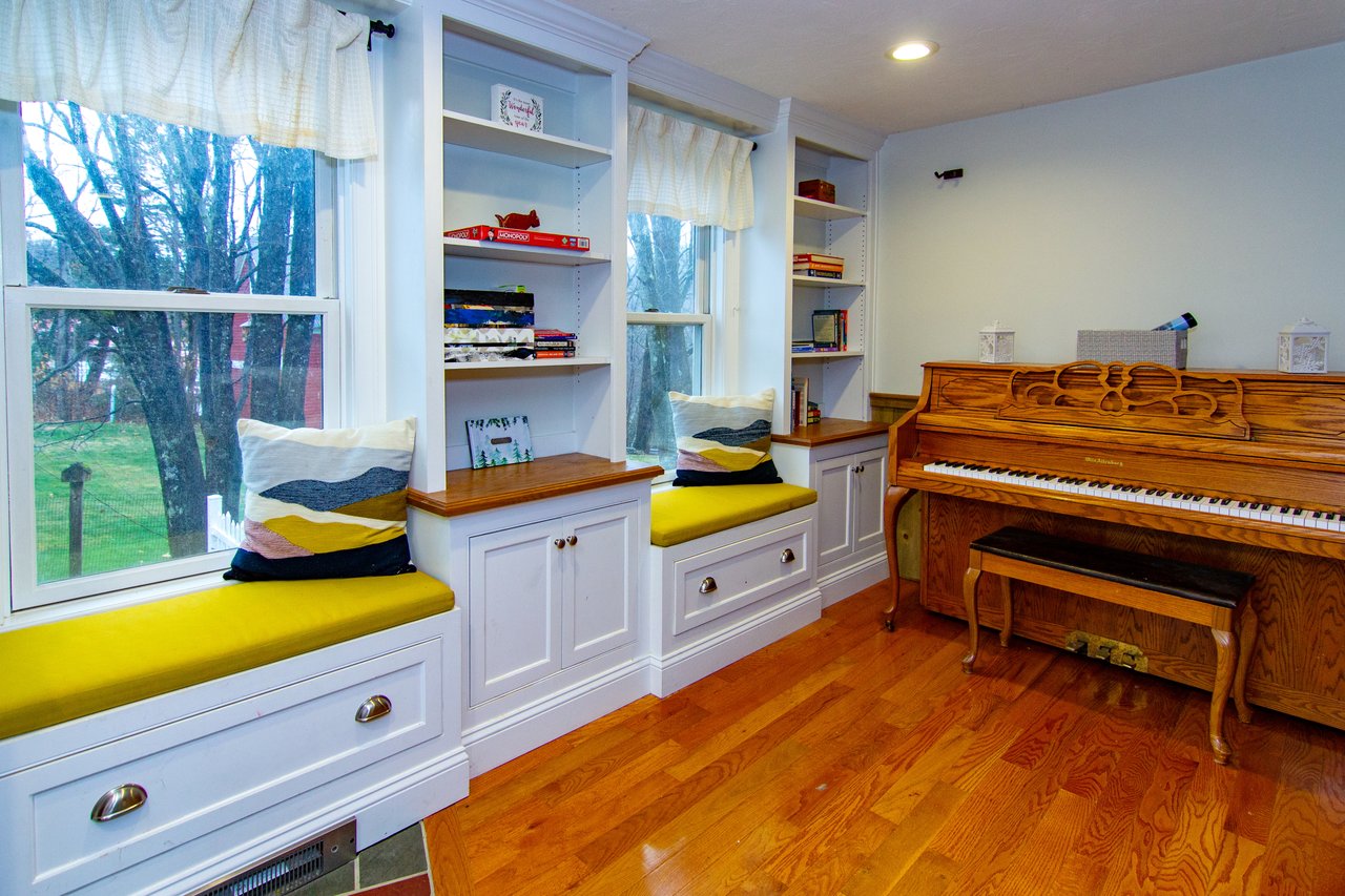 Pet Friendly, updated single family home for Ski Season