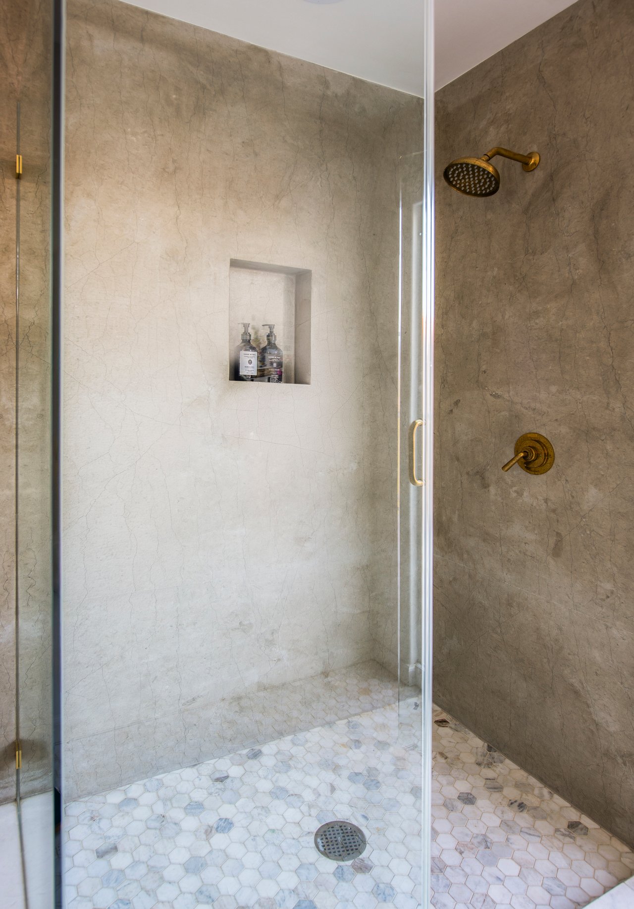 1982 N Normandie Ave