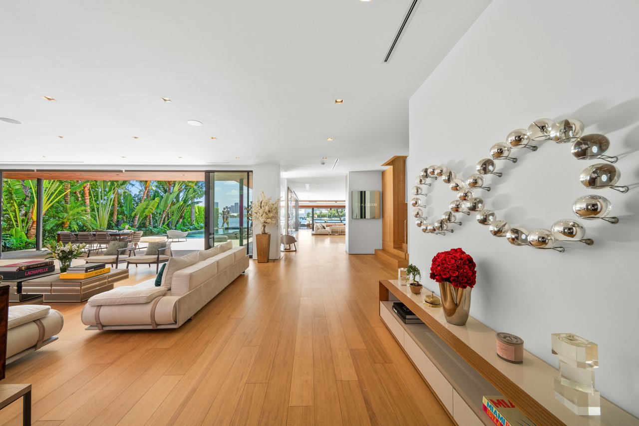 126 W San Marino Drive