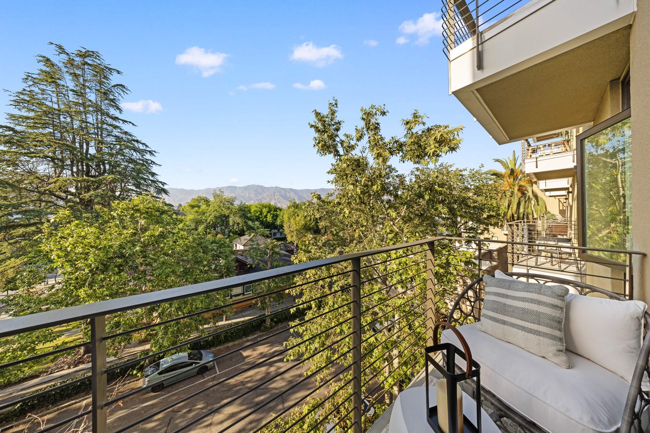 218 N El Molino #403