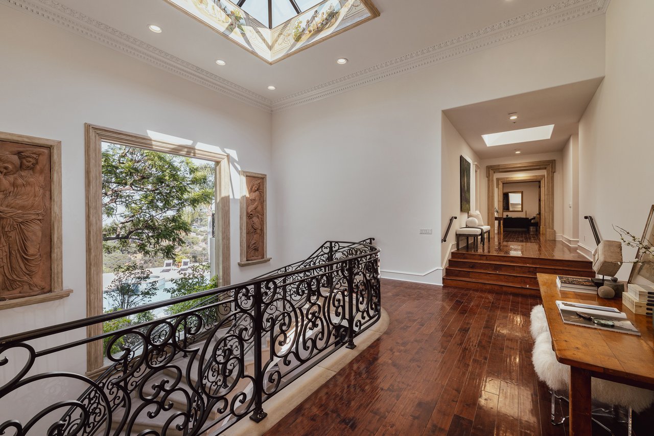 3364 Clerendon Rd, Beverly Hills 