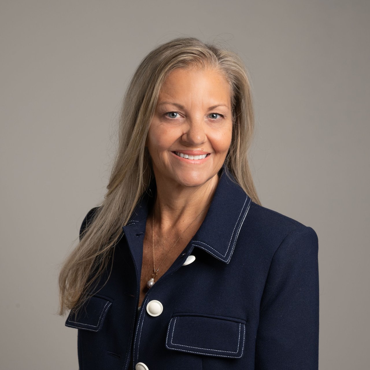 Beth Britt Seattle, WA Real Estate Agent Headshot