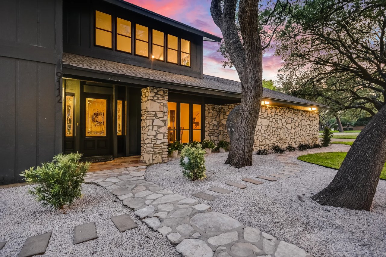 Golf Course Grandeur - 9112 Balcones Club Drive