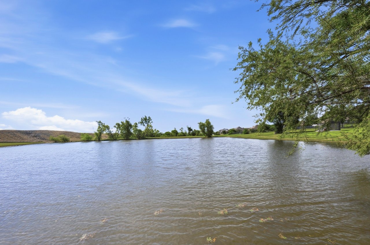 Gated Community Minutes from Eagle Mountain Lake!