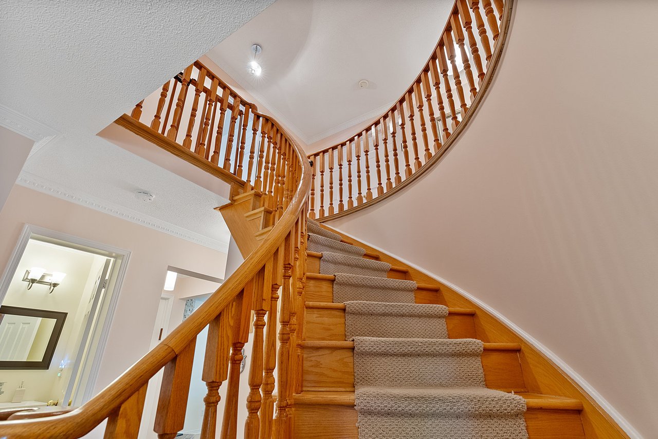 28 Thornway Ave