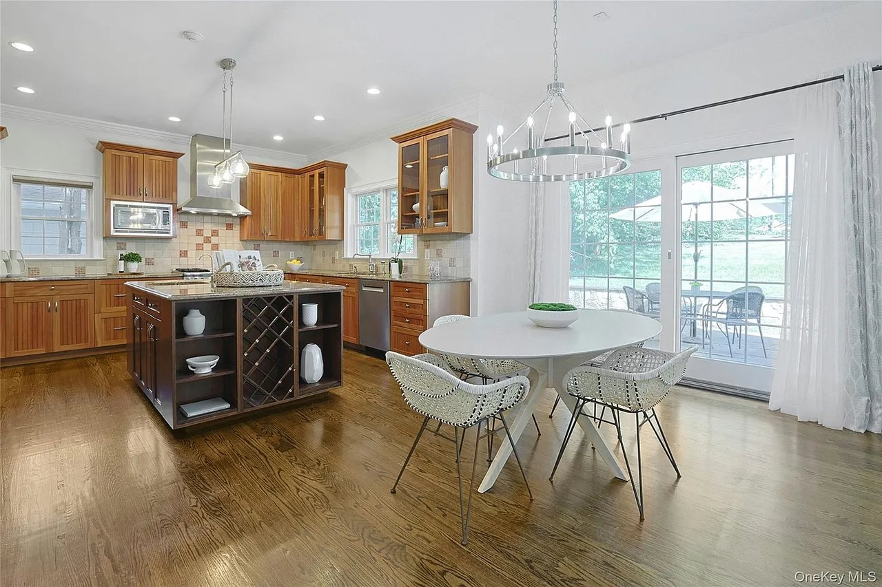 100 Fox Meadow Rd