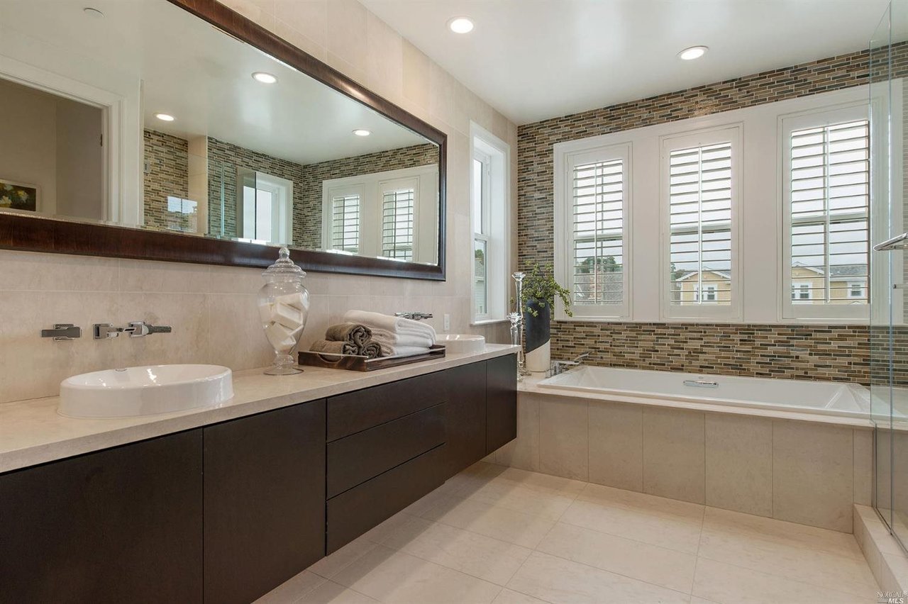 120 Loch Lomond Dr