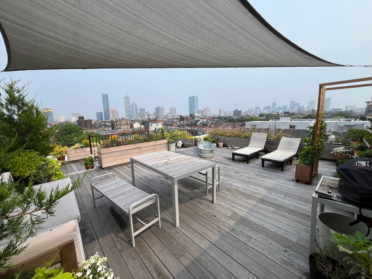 Northampton Street - One bed one back with laundry, roof deck, elevator and Parking! 