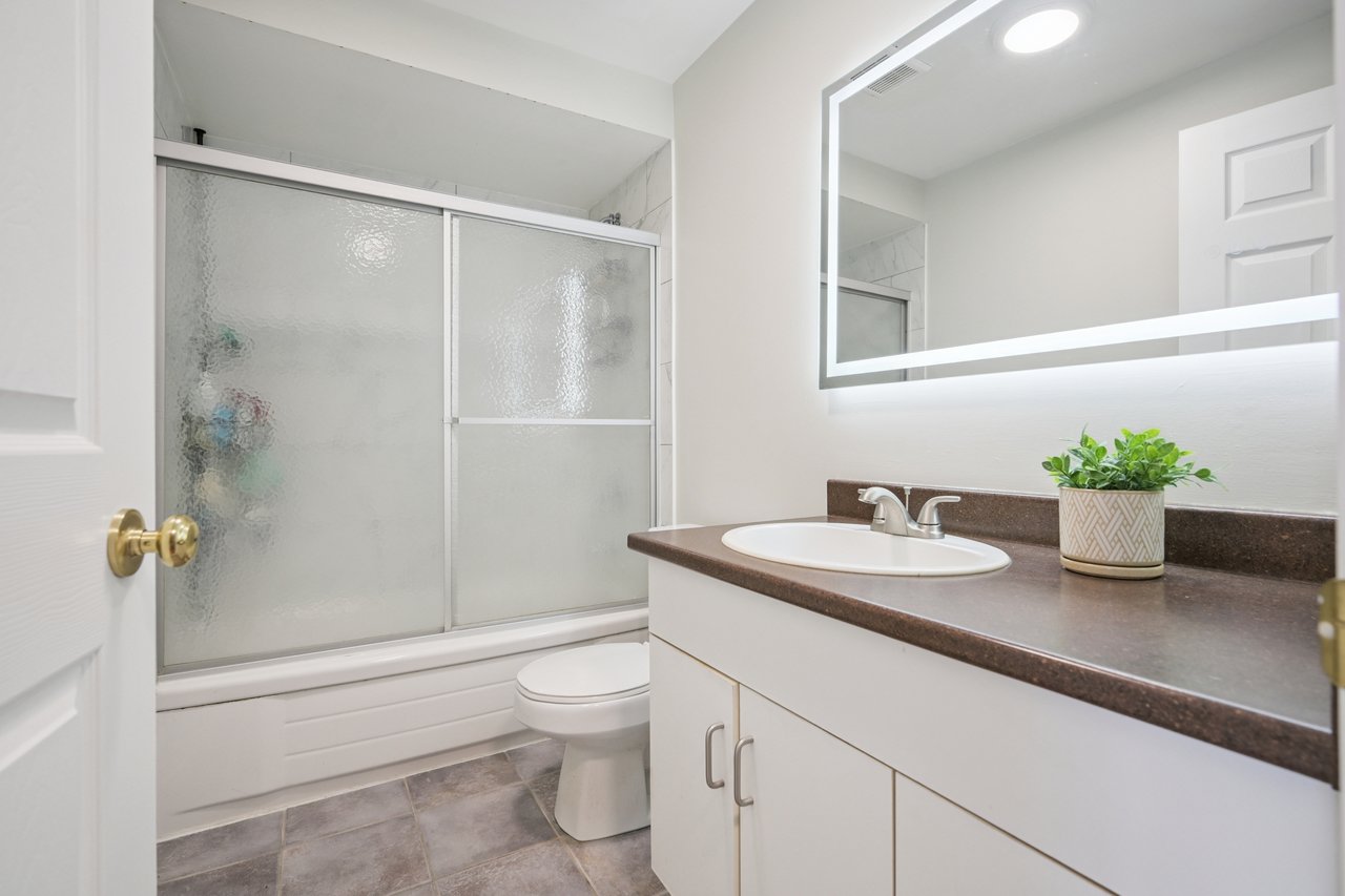 Updated Link Home on Ravine Lot