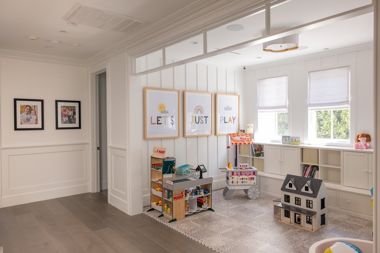 10439 Valley Spring Ln, Toluca Lake