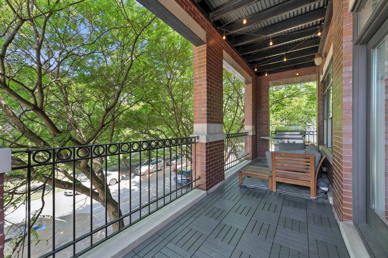 2343 W Montrose Avenue Unit: 101