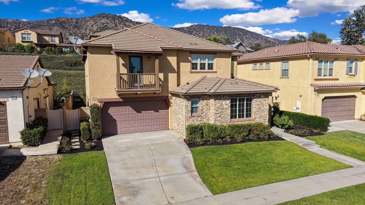885 E Manresa