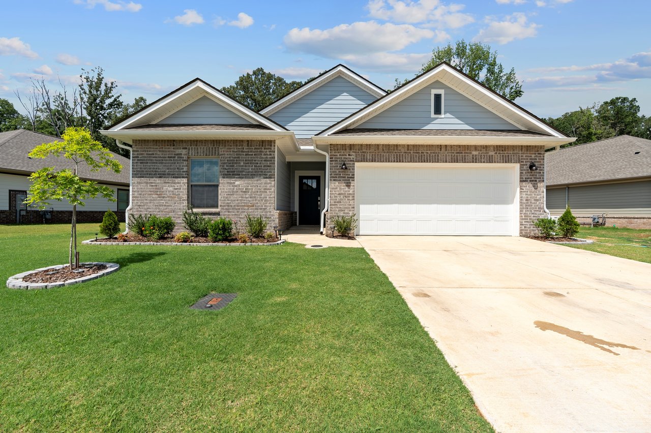 Four Bedrooms, Outdoor Fireplace, Great Location!