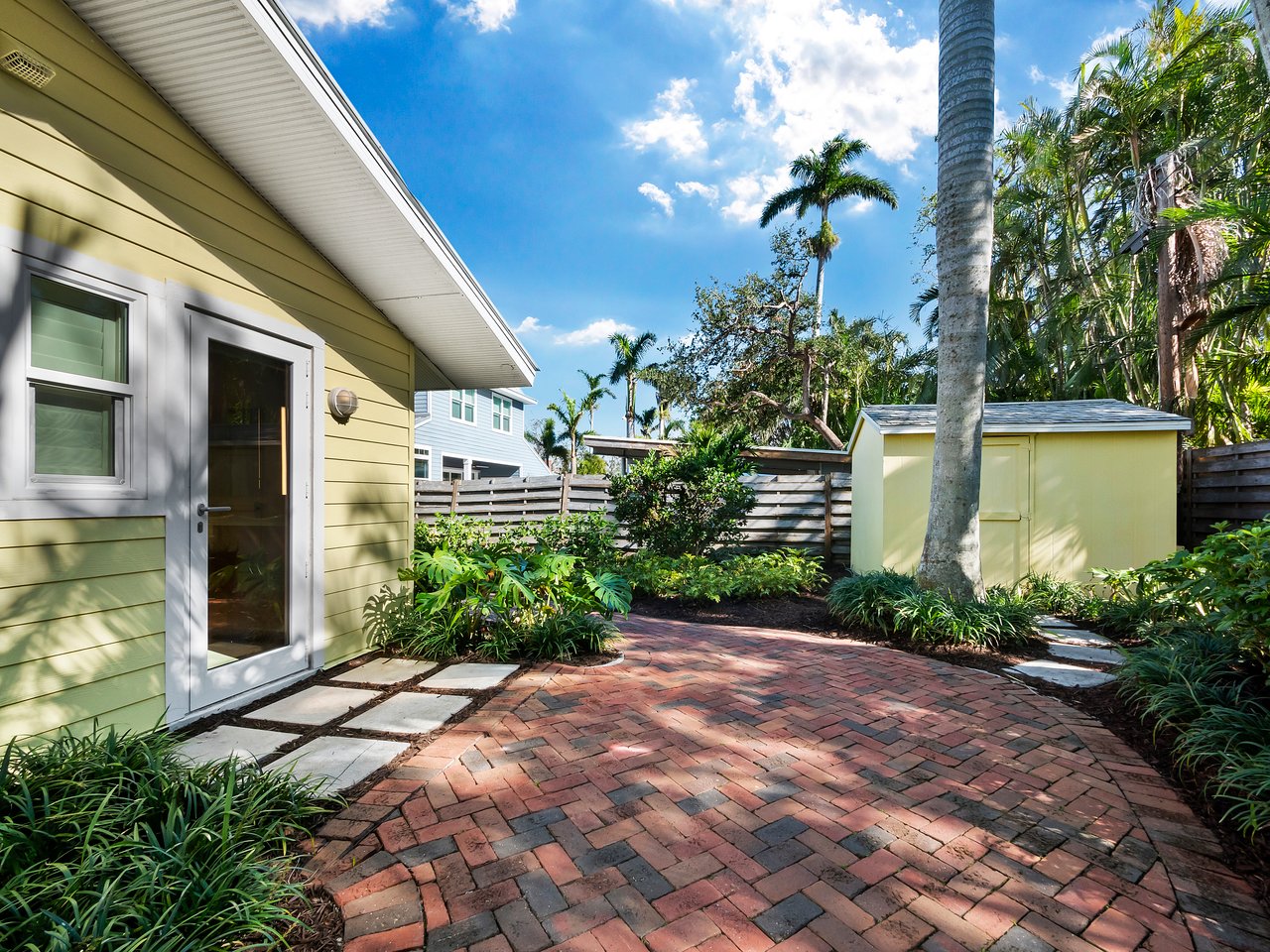 1930 ALTA VISTA ST