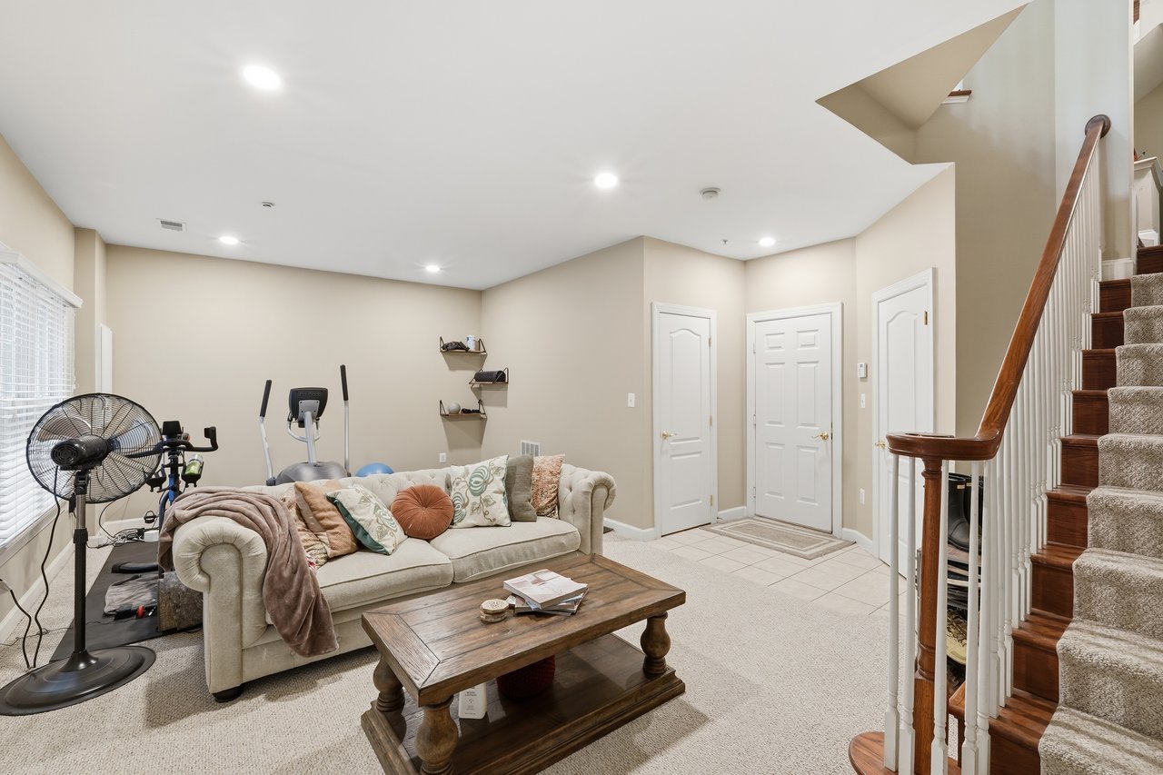 1627 Colonial Hills Drive
