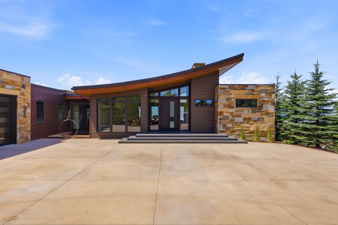 Top-of-Promontory Architectural Estate — Furnished & Turnkey - Front-Row Mountain Views