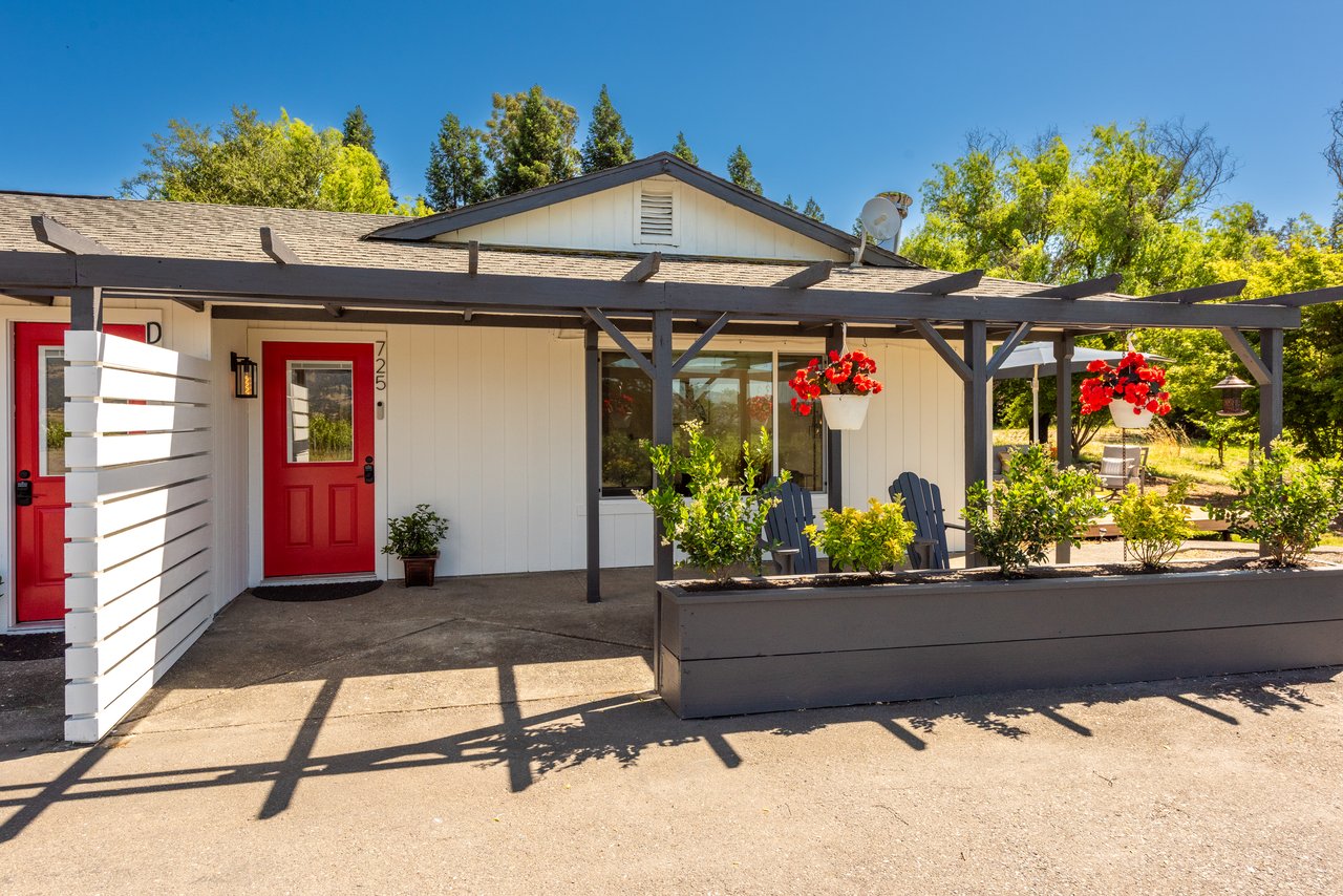 725 Lytton Station