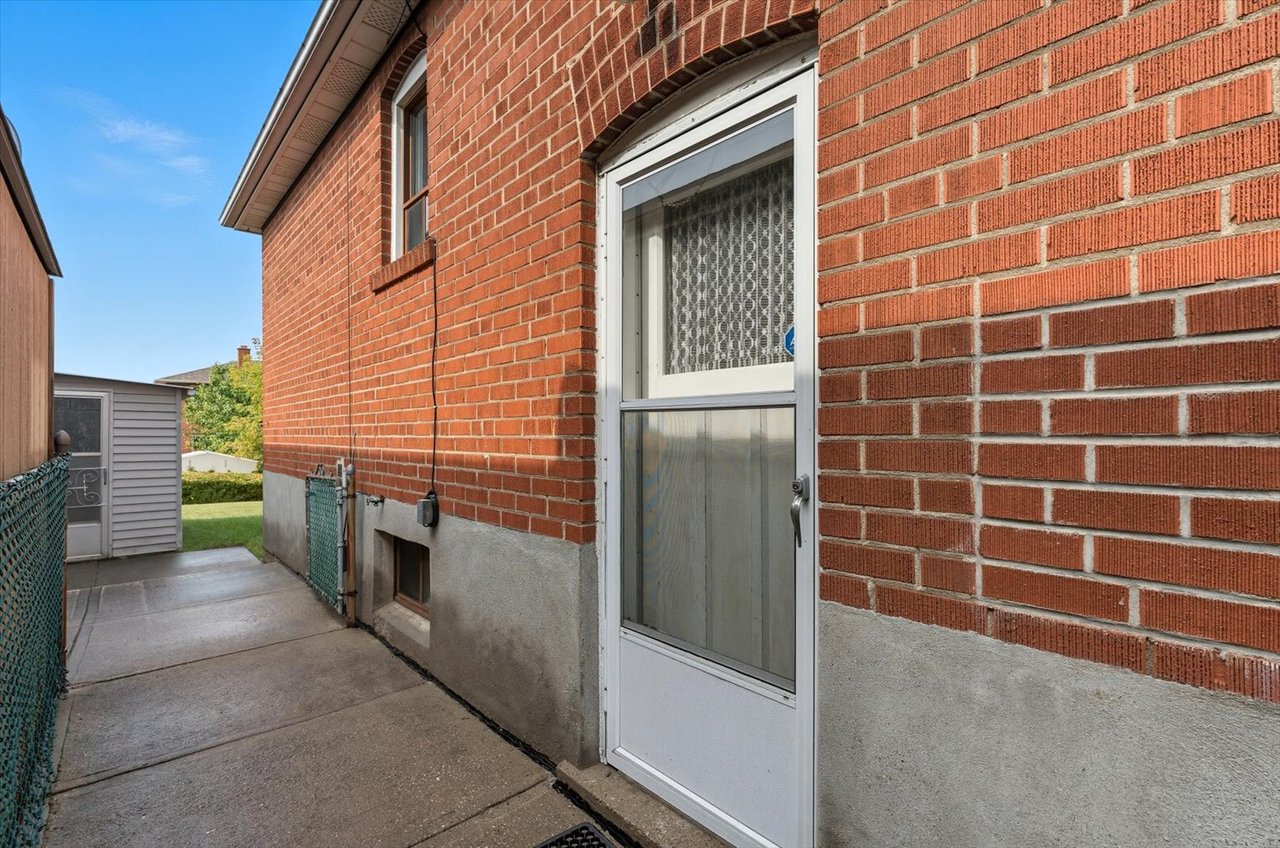 6 Berryton Ave