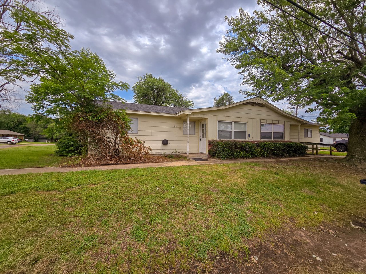 1103 E Parker