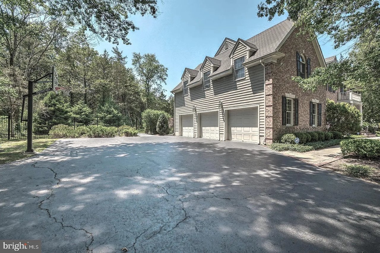 6 Rustic Dr