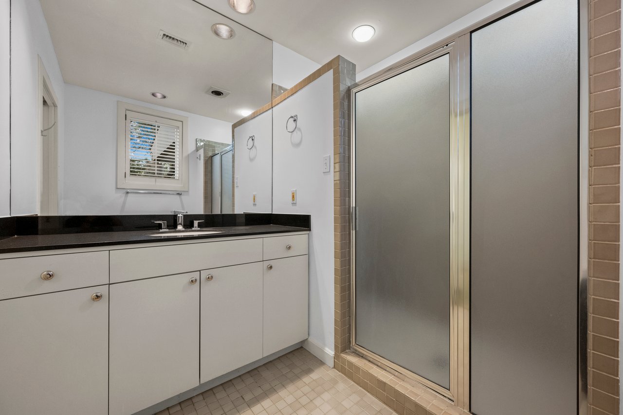 One of a Kind in West Lake Hills