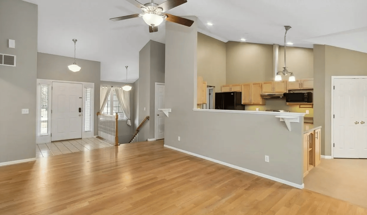125 E Dovetail Dr