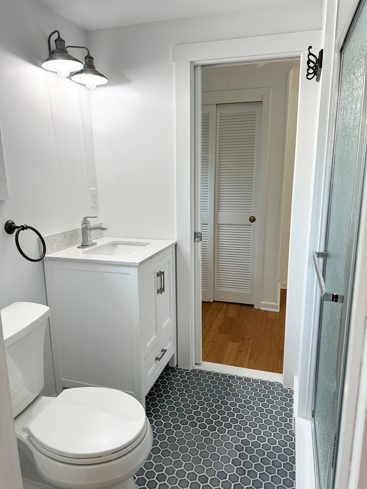 112 8th Street Beach Haven w/Cottage