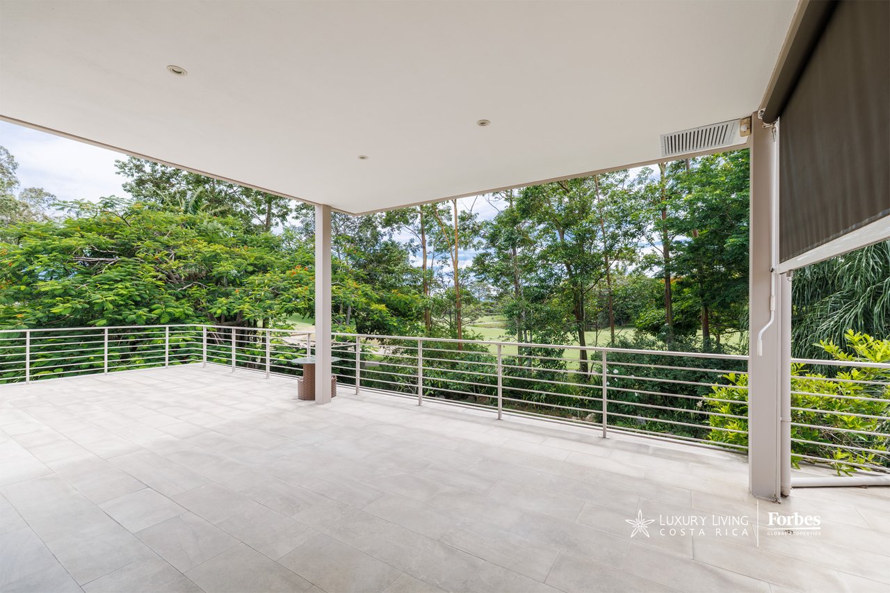 21465 - Modern 6 bedroom house with pool, garden and terrace front golf course