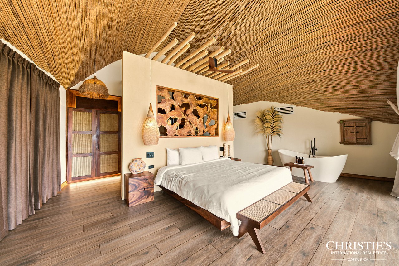 LE CLOS - An Exclusive Three-Residence Estate 