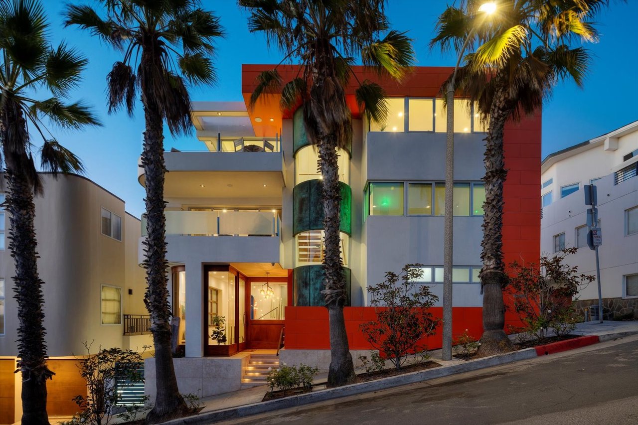  Steps from the Sand & Panoramic Views in Manhattan Beach