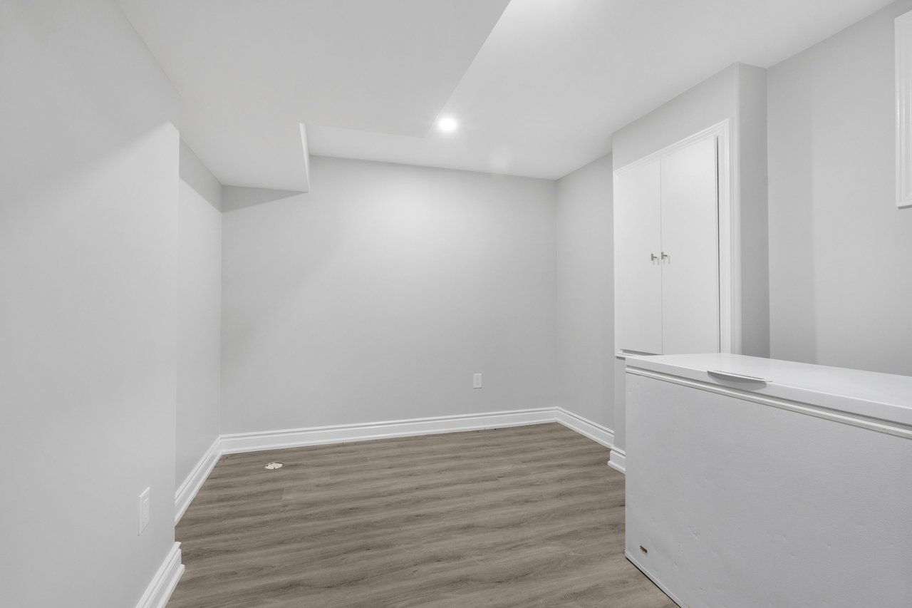 541 Kennedy Circle W