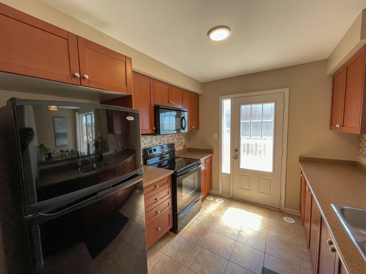 877 Willingdon Cres