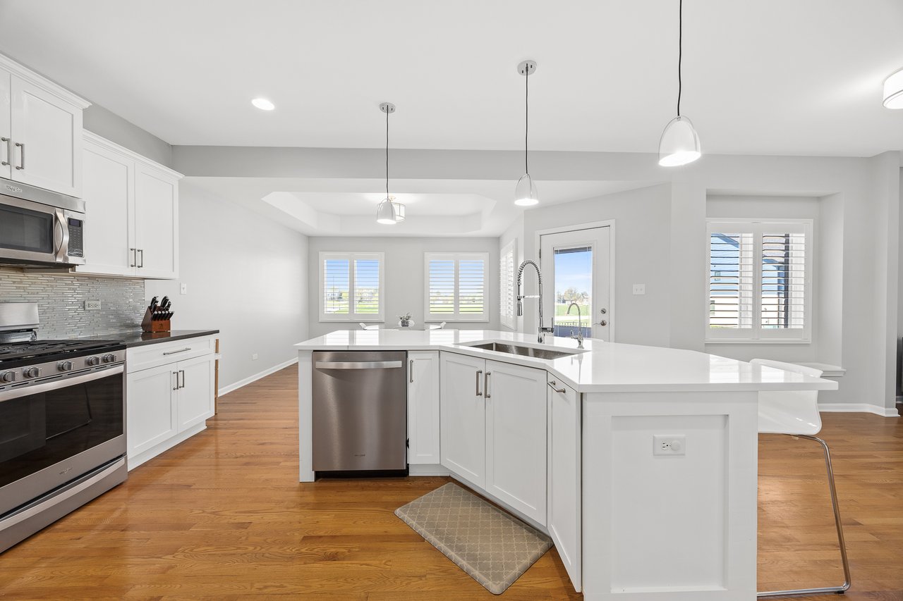 8724 Coventry Dr, Woodridge