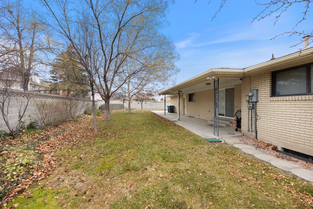4372 S Hawarden Cir