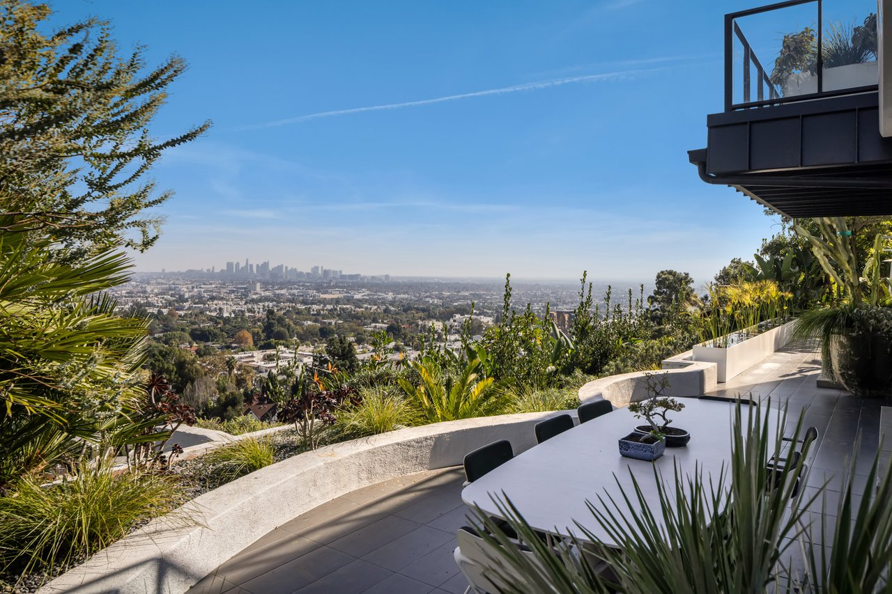 8080 Laurel View Dr, Los Angeles