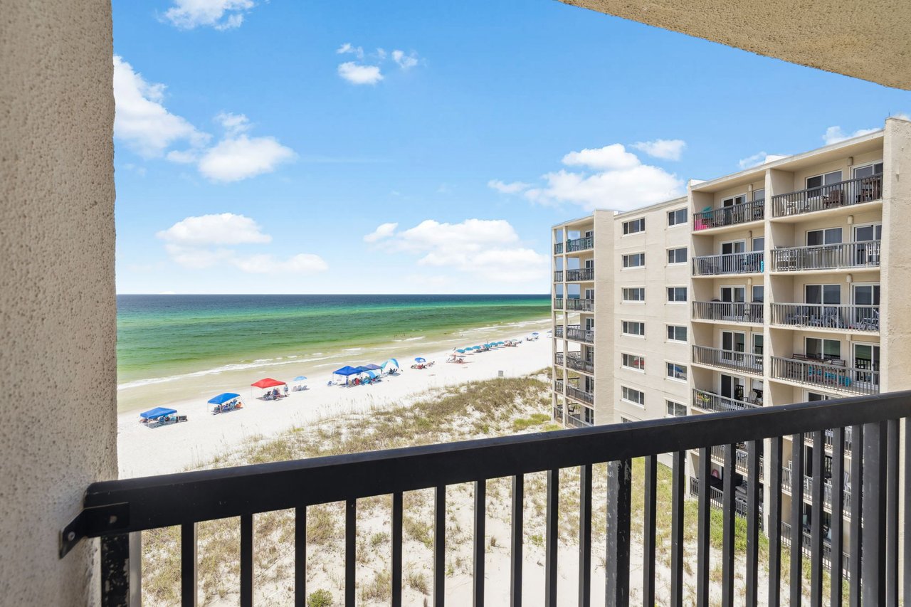 Pinnacle Port Condominium