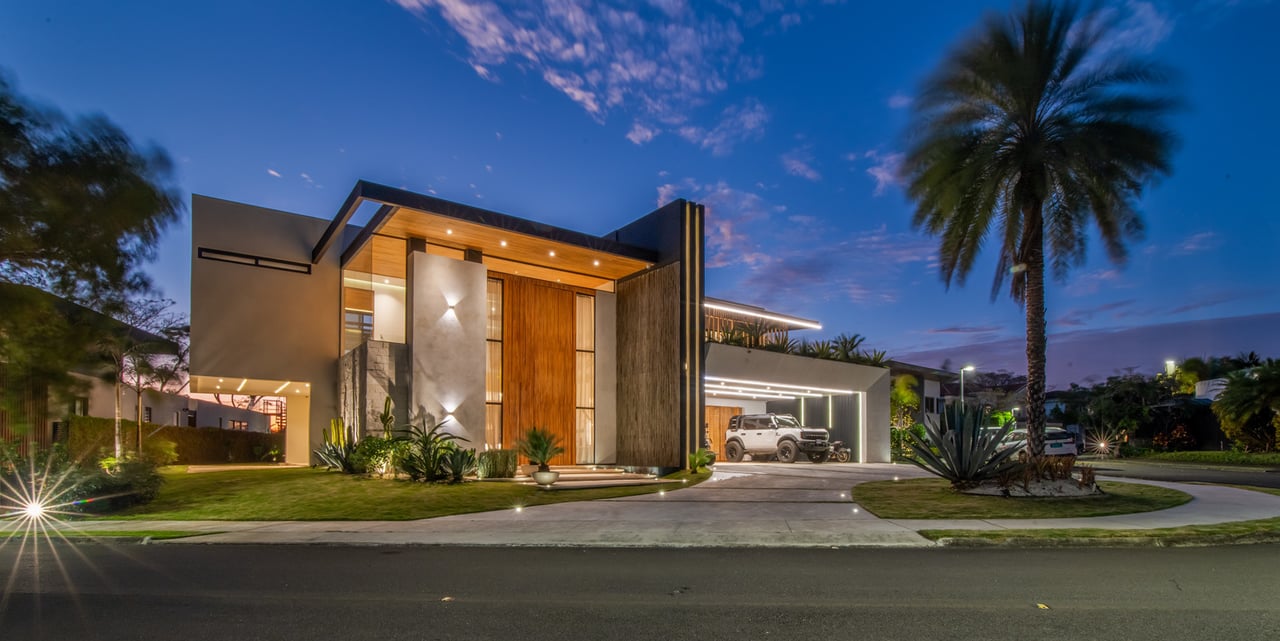 Contemporary Tropical Golf Estate, Santa Ana, San Jose