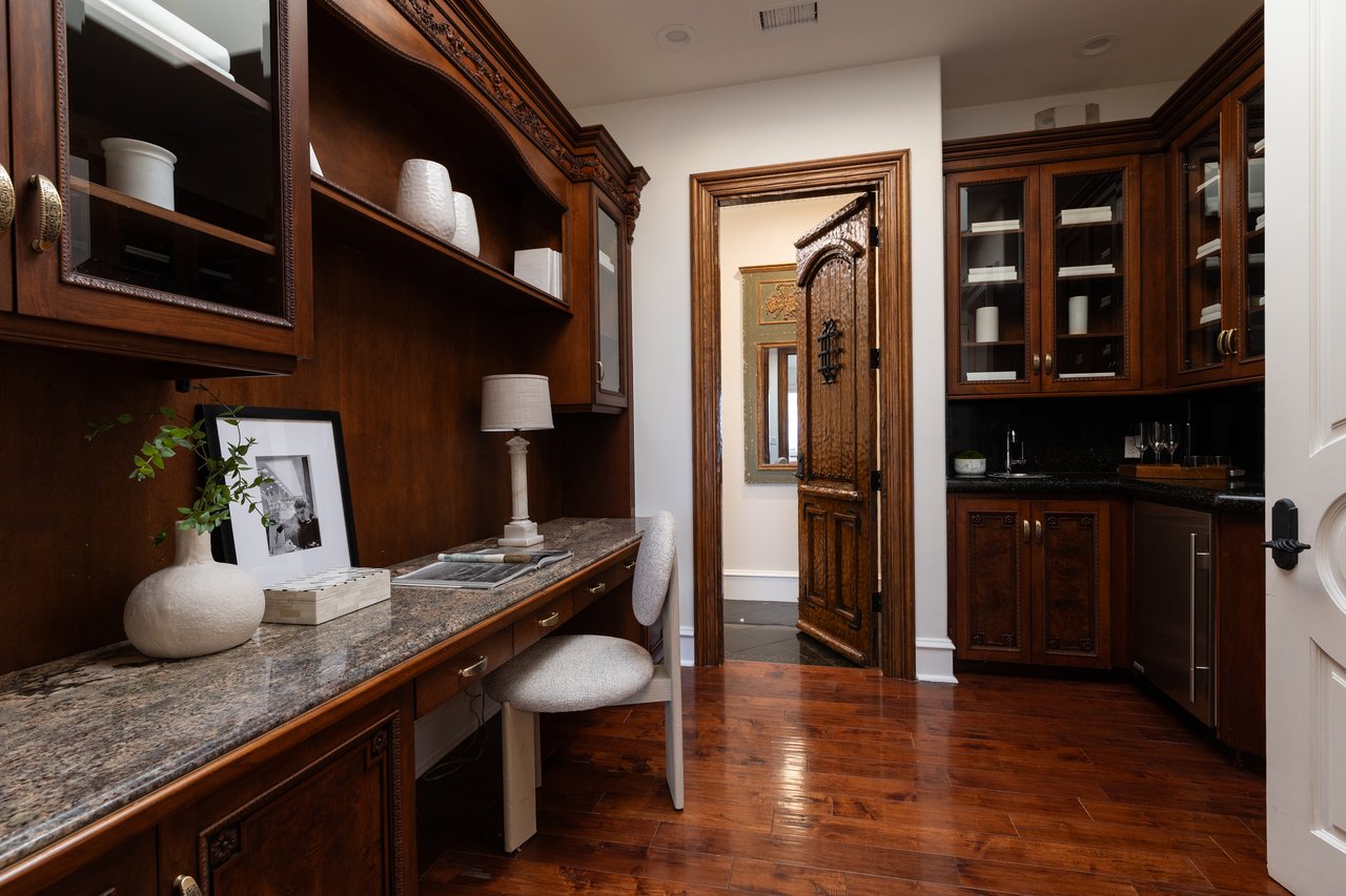 3364 Clerendon Rd, Beverly Hills