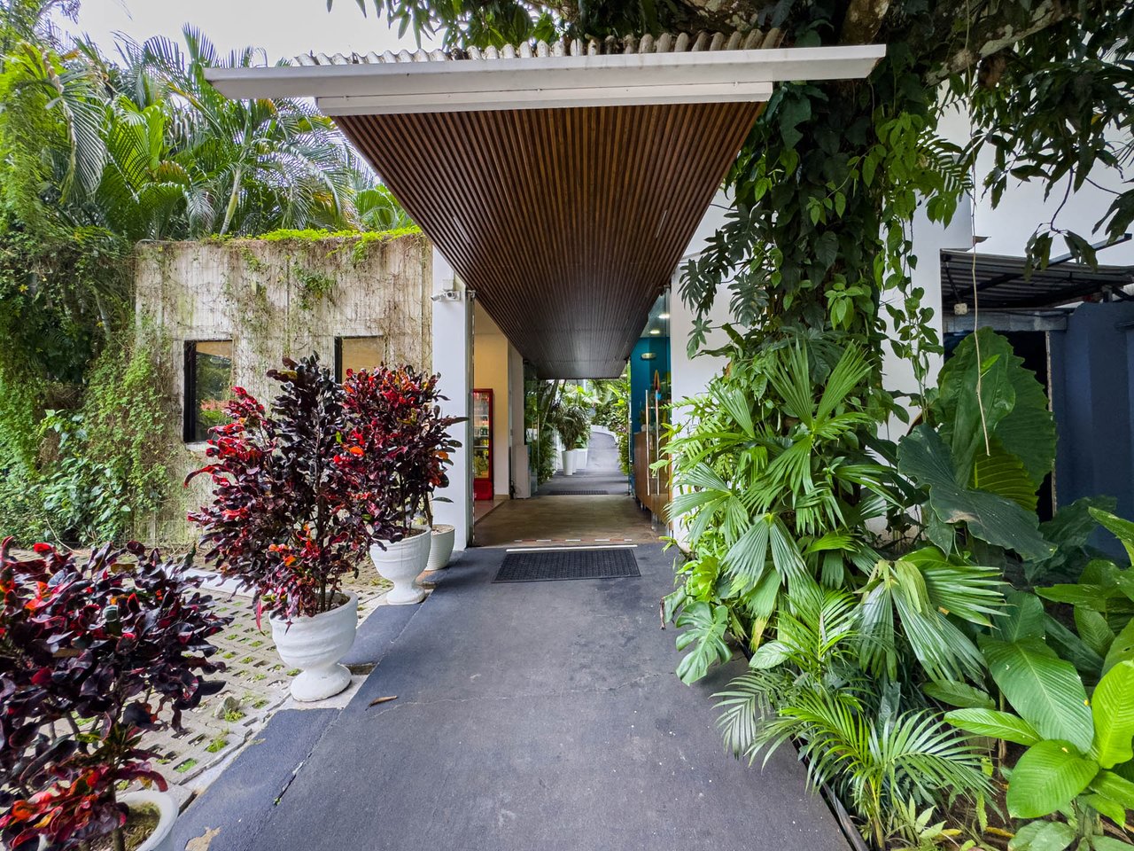 22 Unit Tropical Boutique Hotel steps from Manuel Antonio Park & Beach