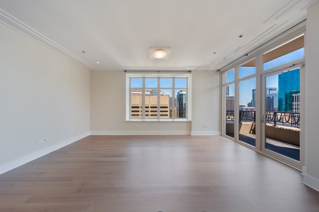 118 E Erie St Unit 28E