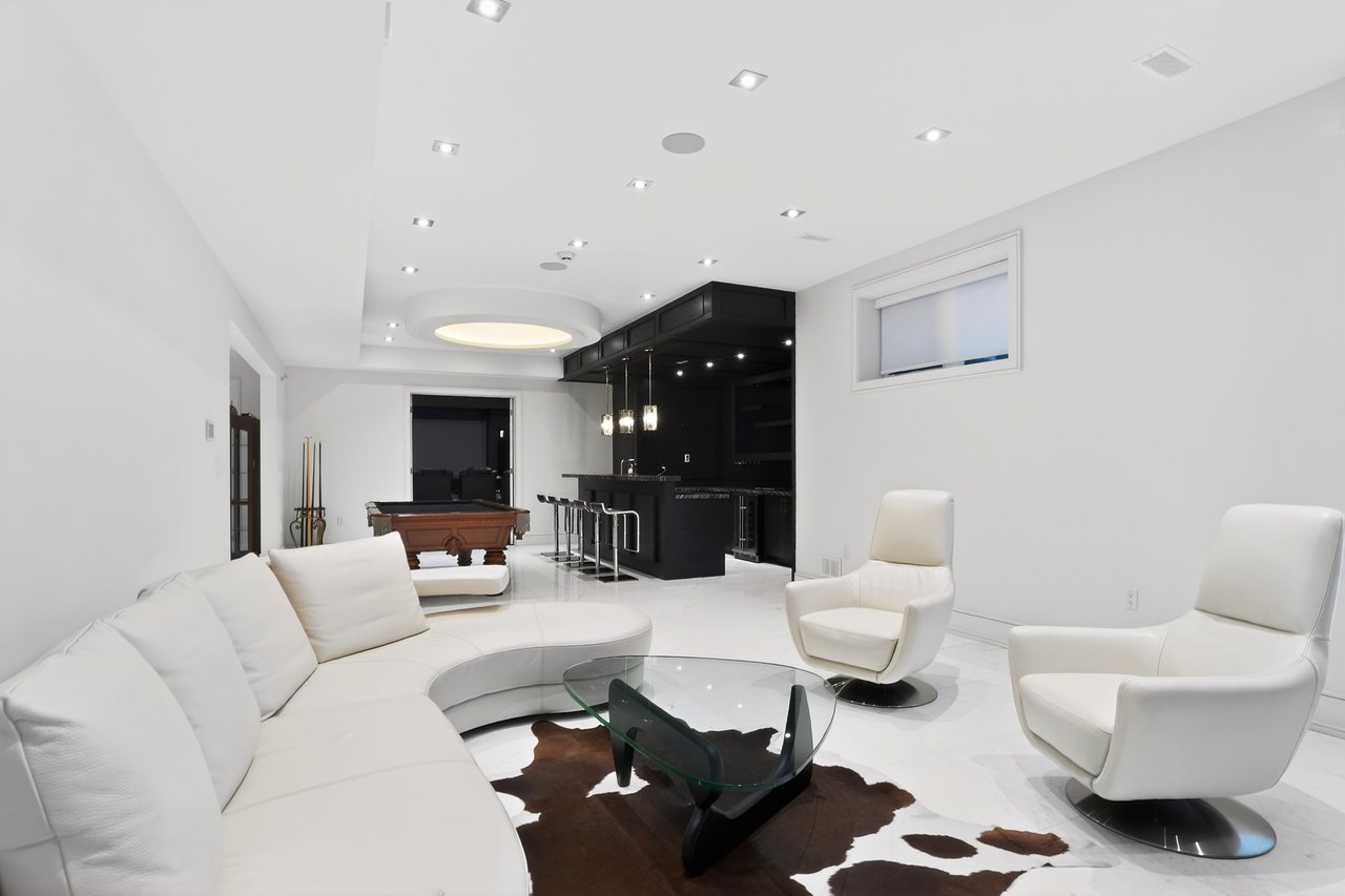 Located In The Prestigious St. Andrew-Windfields