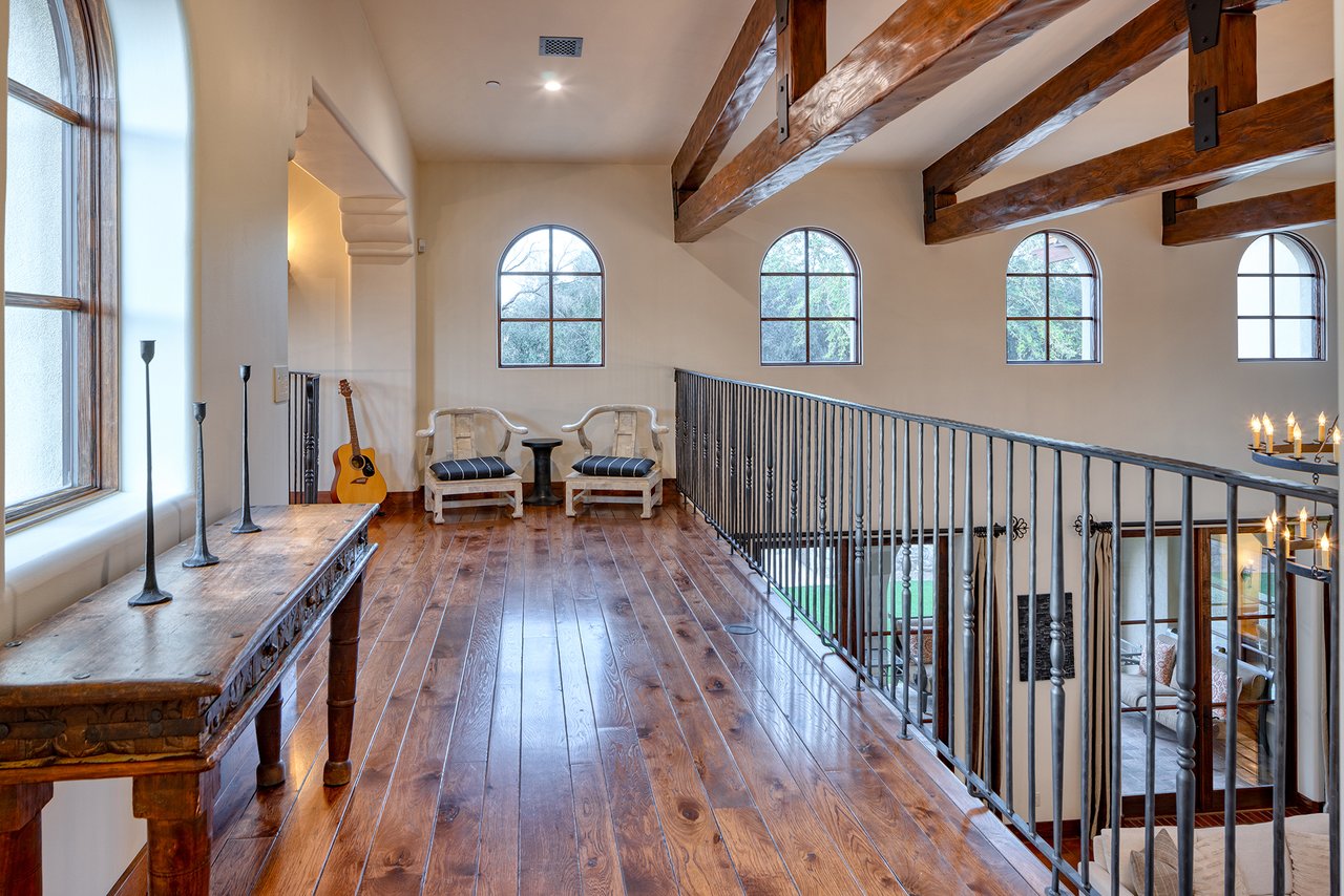 8243 N MOCKINGBIRD Lane