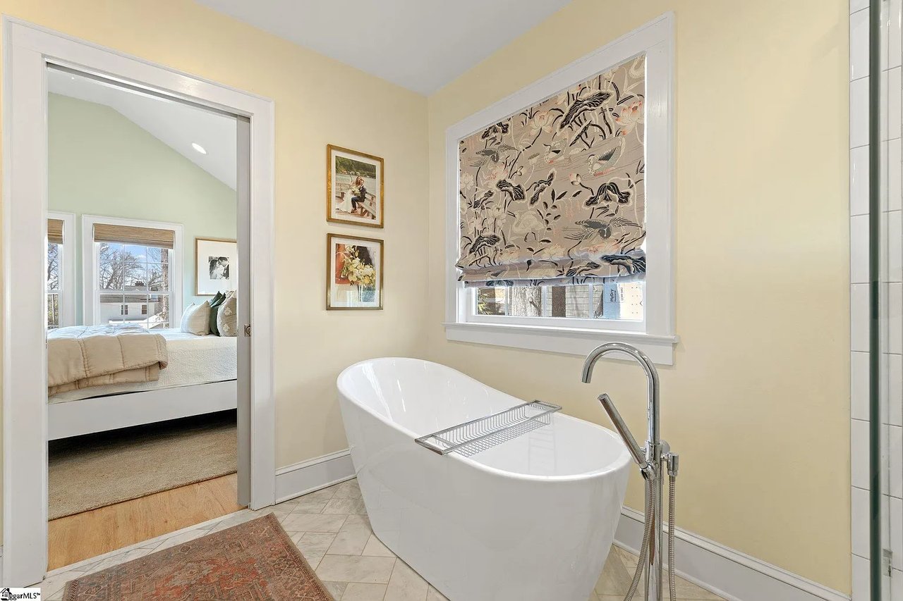 22 N Brookwood Dr