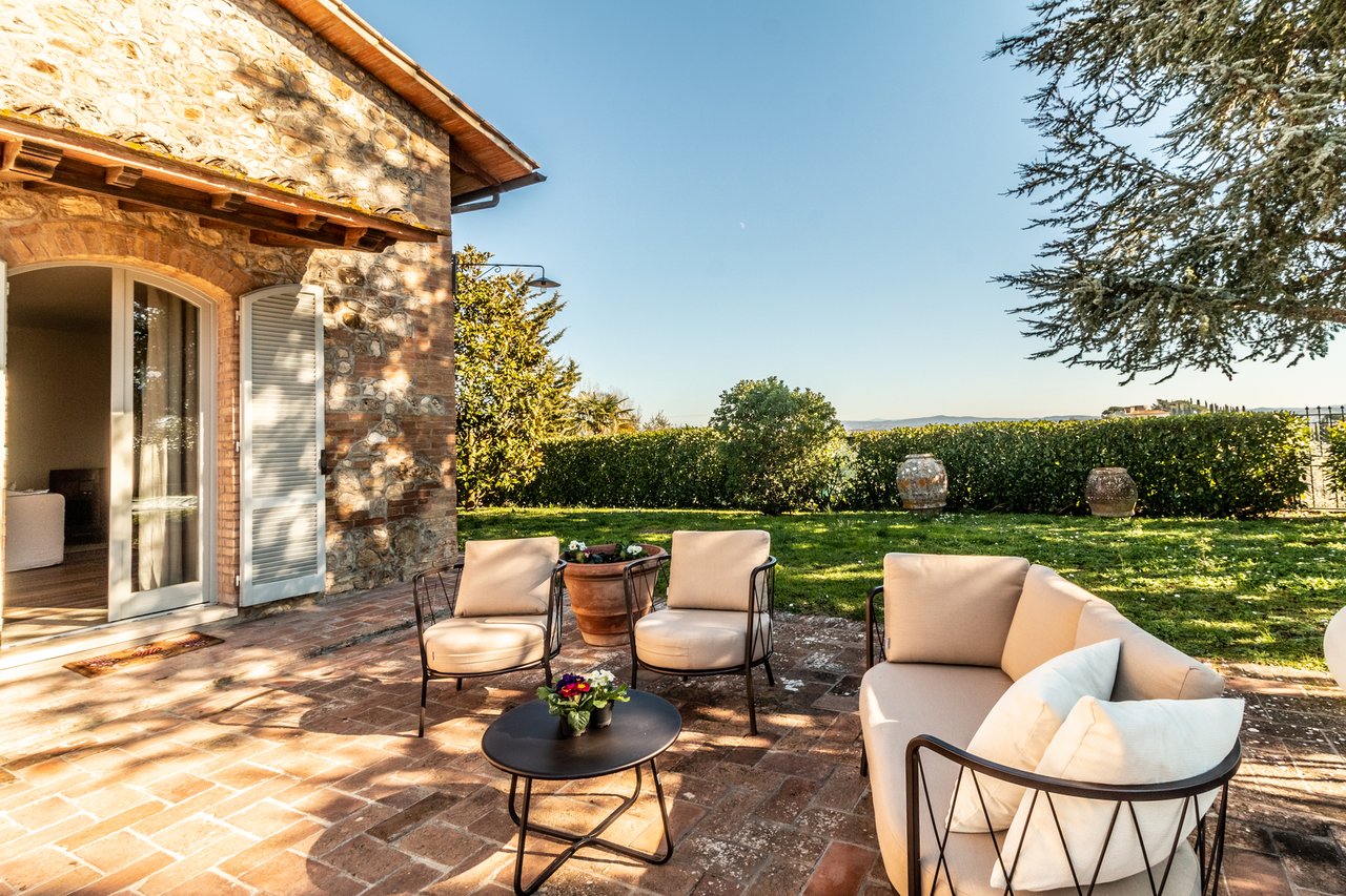 Tuscan Villa With Panoramic Country Views