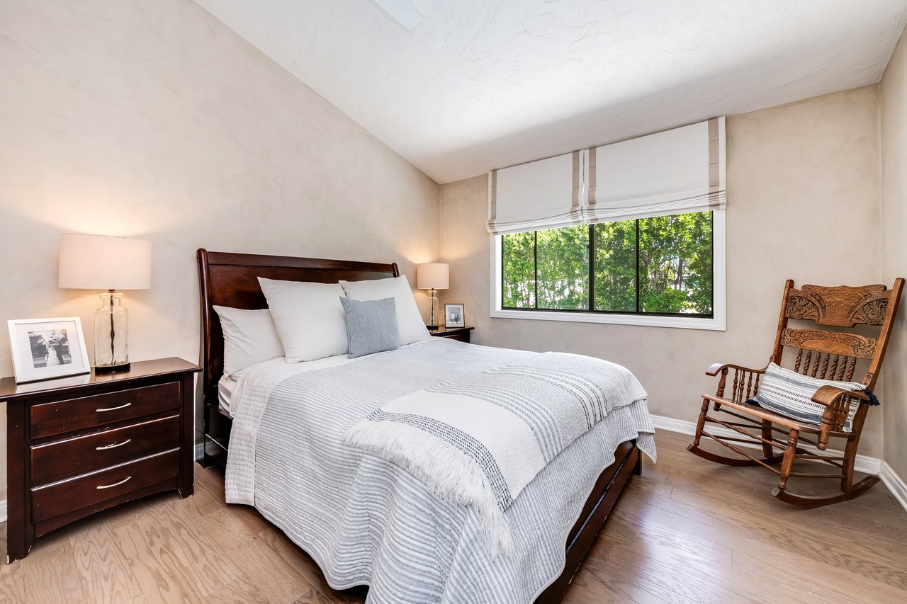 24417 Clipstone St, Woodland Hills 