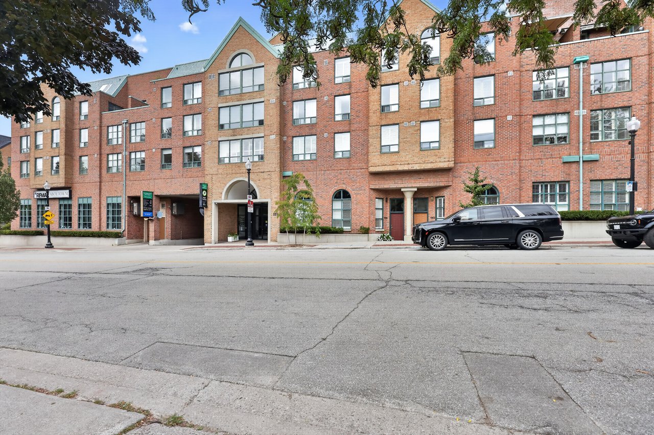 211-221 Robinson Street, Oakville