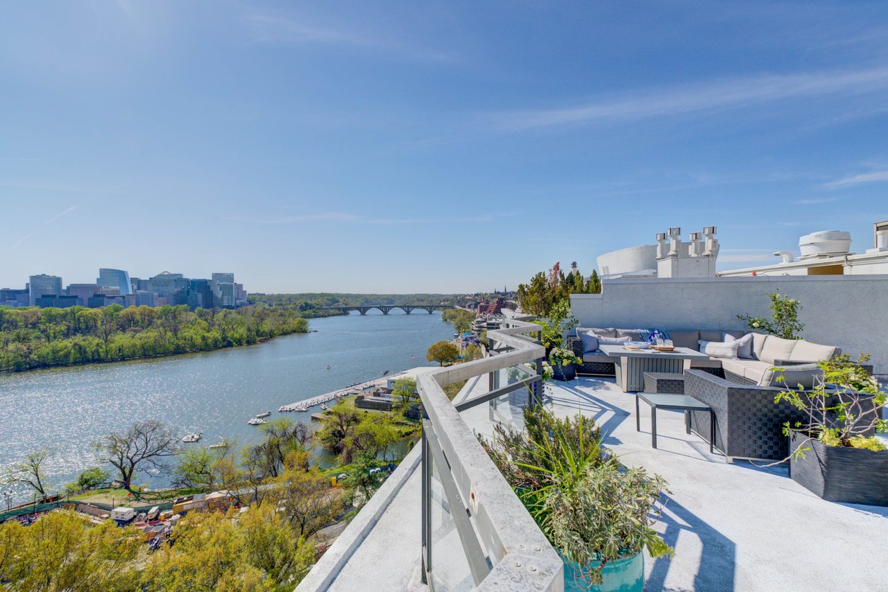 Watergate West Penthouse Seven