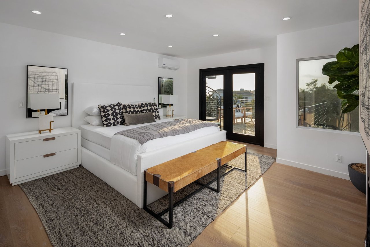 574 Mount Holyoke Ave